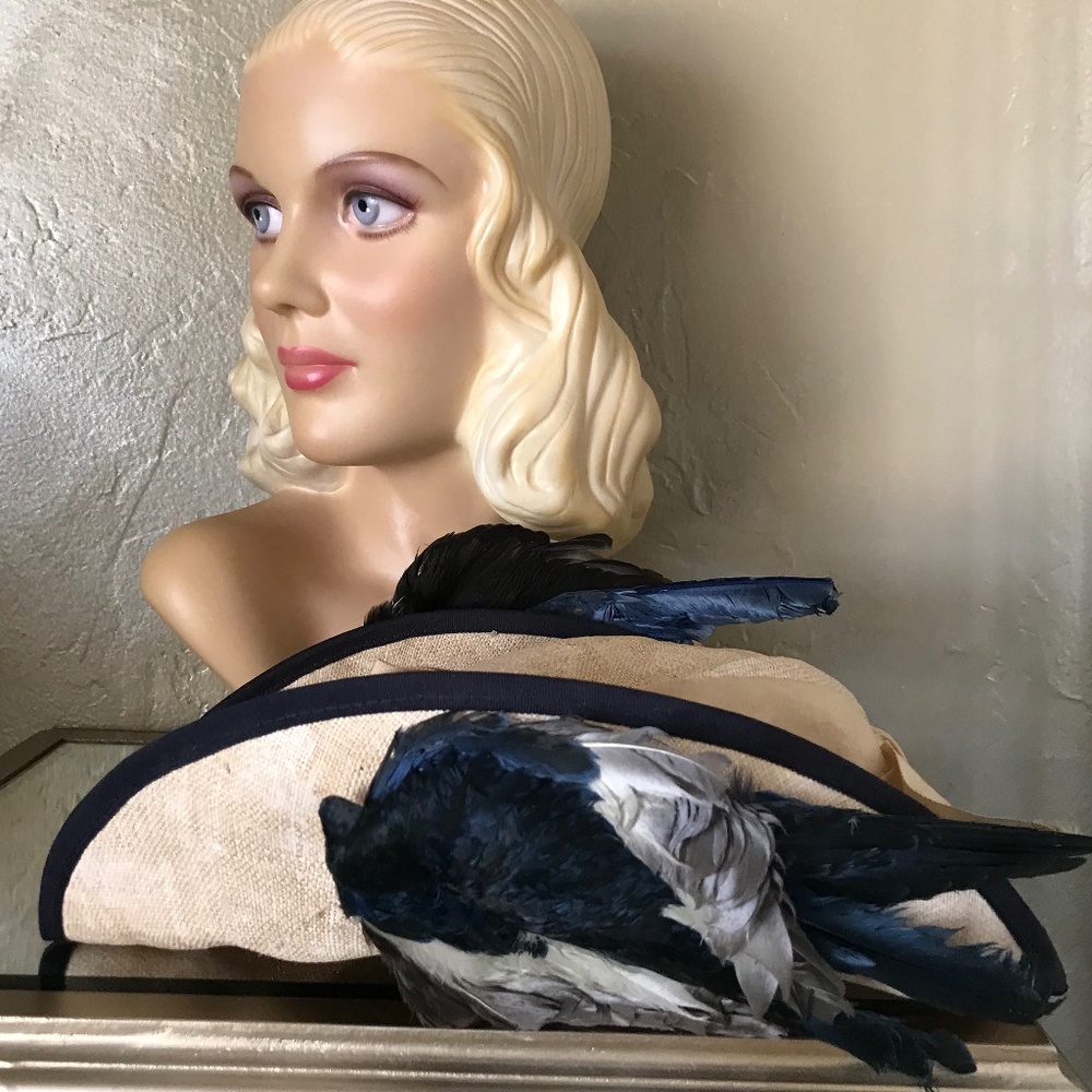 VERY RARE 1900s' CREAM STRAW HAT WITH TWO BLUE/GRAY/WHITE FEATHER BIRDS - Picture 12 of 15